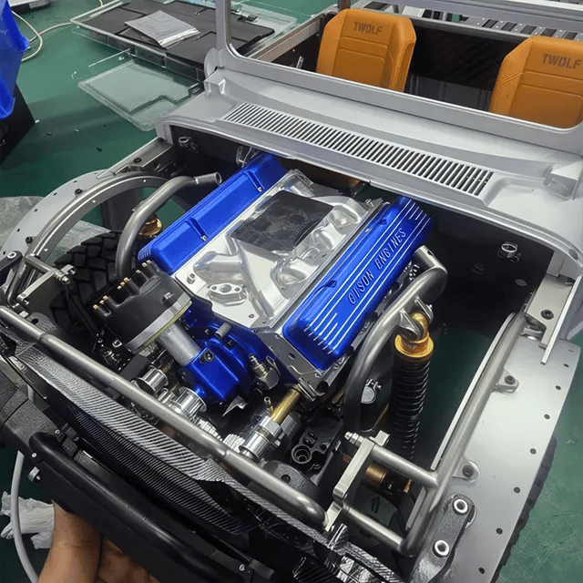 V8Forge – Bensiinimoottorilla varustettu V8-mallinrakennussarja