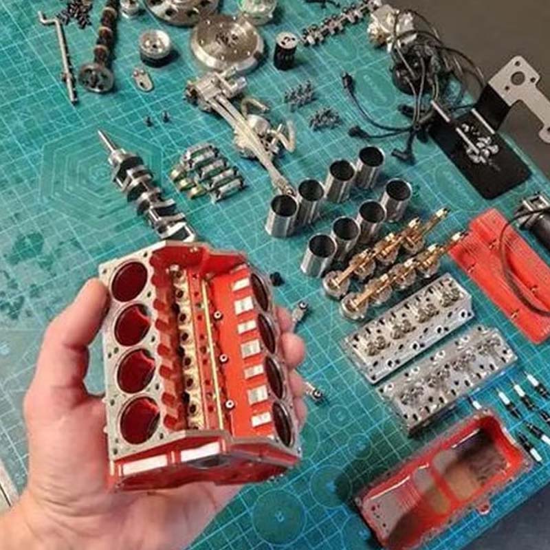 V8Forge – Bensiinimoottorilla varustettu V8-mallinrakennussarja