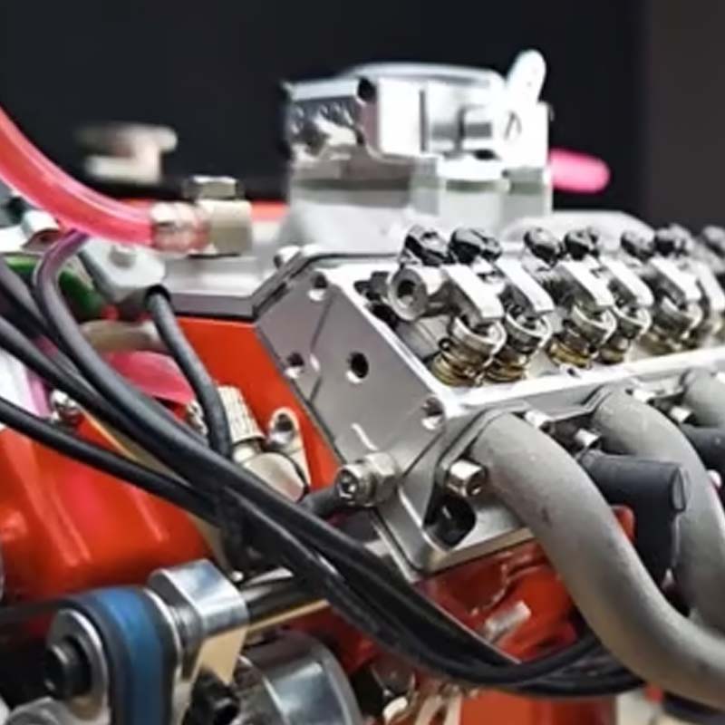 V8Forge – Bensiinimoottorilla varustettu V8-mallinrakennussarja