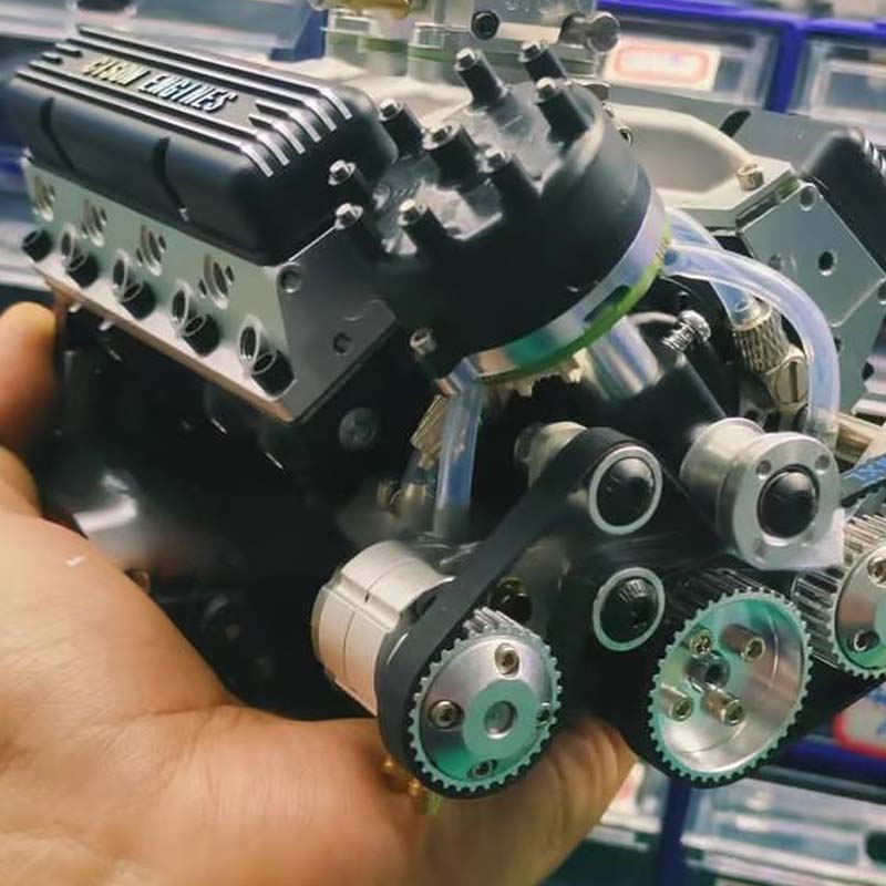 V8Forge – Bensiinimoottorilla varustettu V8-mallinrakennussarja